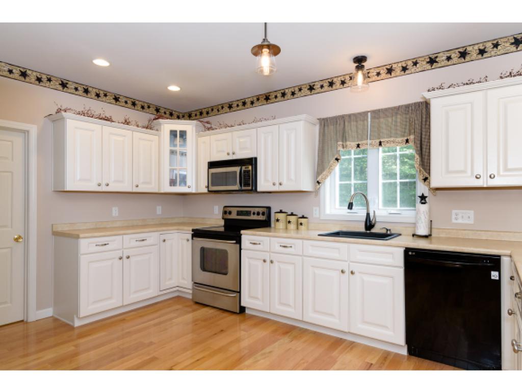 10 Eagle Hill Road Raymond, NH 03077 - Photo 5 of 36