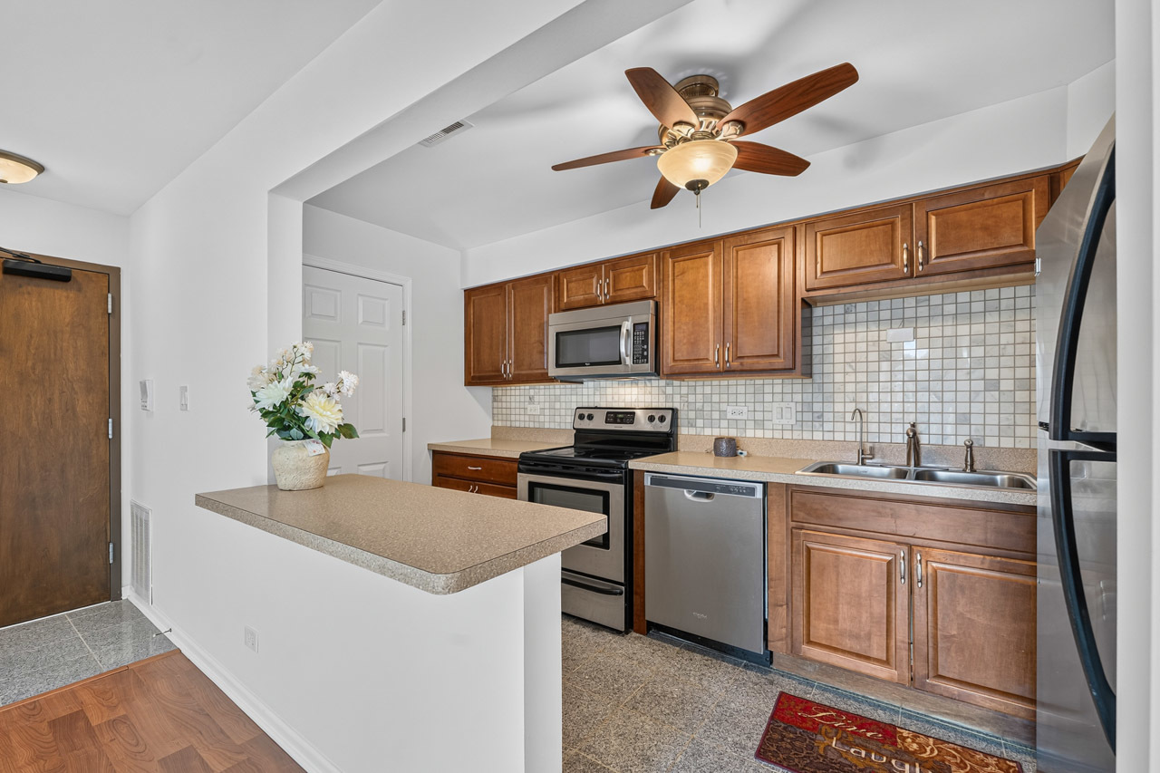 715 West Central Road, Unit C1 Mount Prospect, IL 60056 - Photo 7 of 26 Gallery Image 7