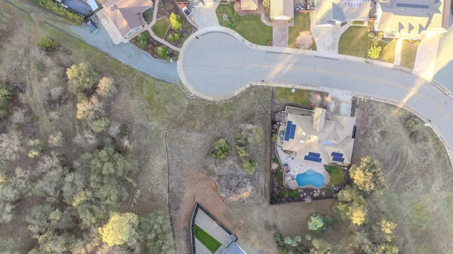 a view of a bird bath