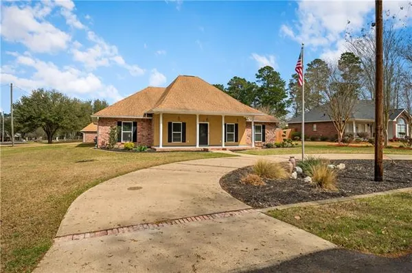 $335,000 | 128 Robertson Road, Ball, LA 71405