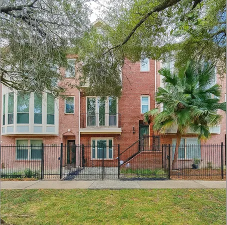 $2,500 | 3010 La Branch Street, Houston, TX 77004