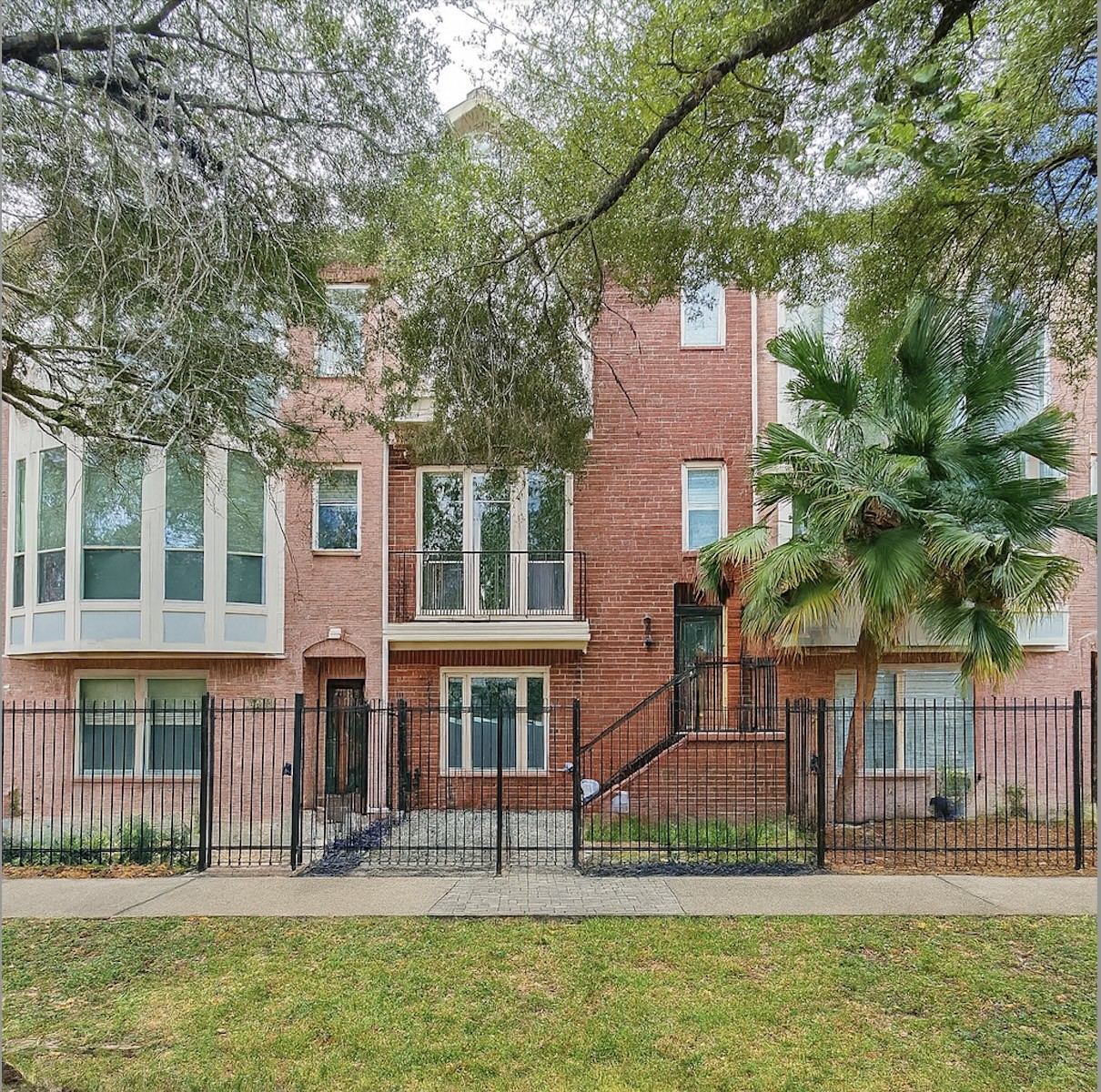 3010 La Branch Street Houston, TX 77004 - Photo 1 of 43 a front view of a building with a garden