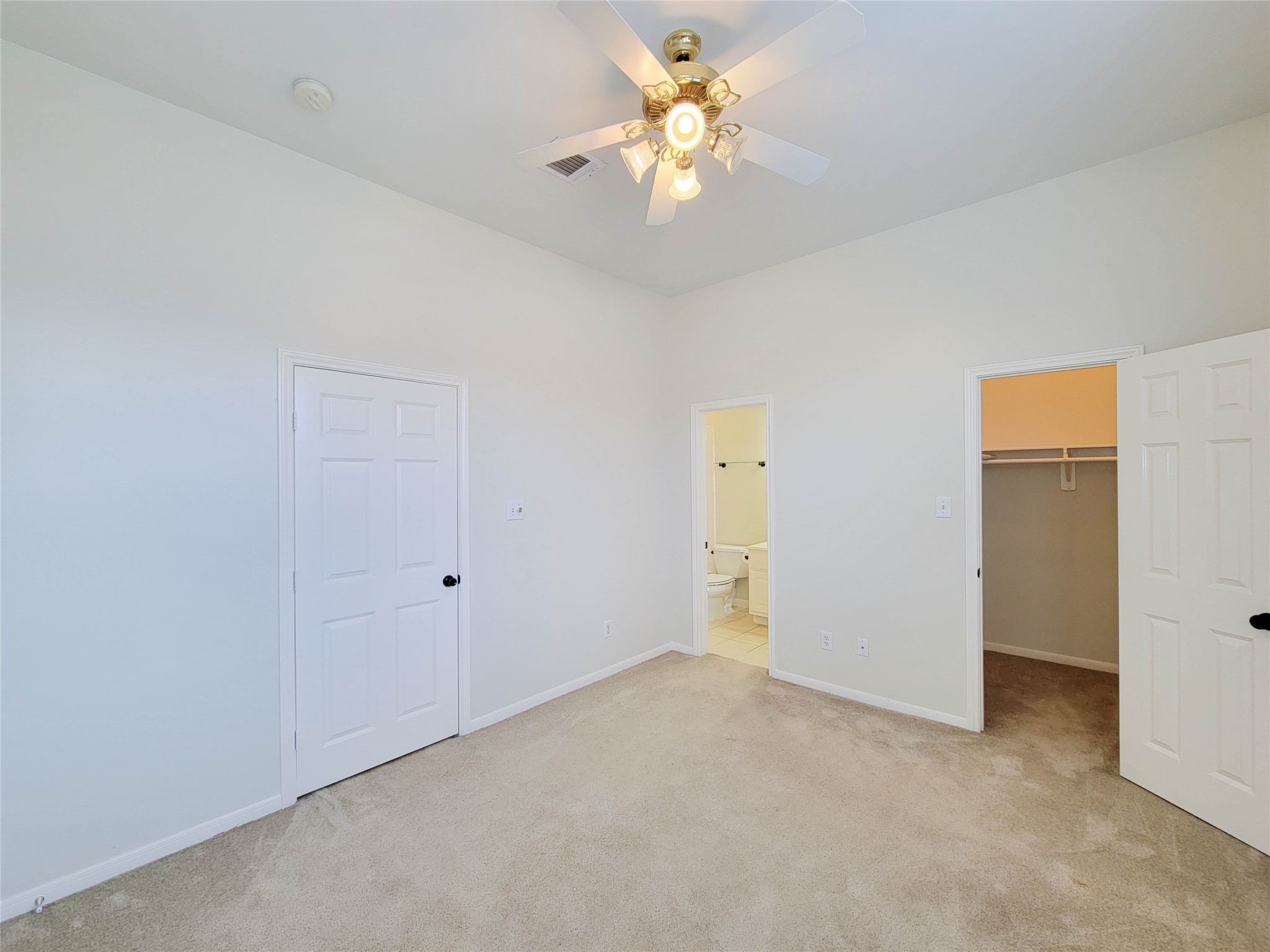 3010 La Branch Street Houston, TX 77004 - Photo 31 of 43 an empty room with a ceiling fan and a bathroom
