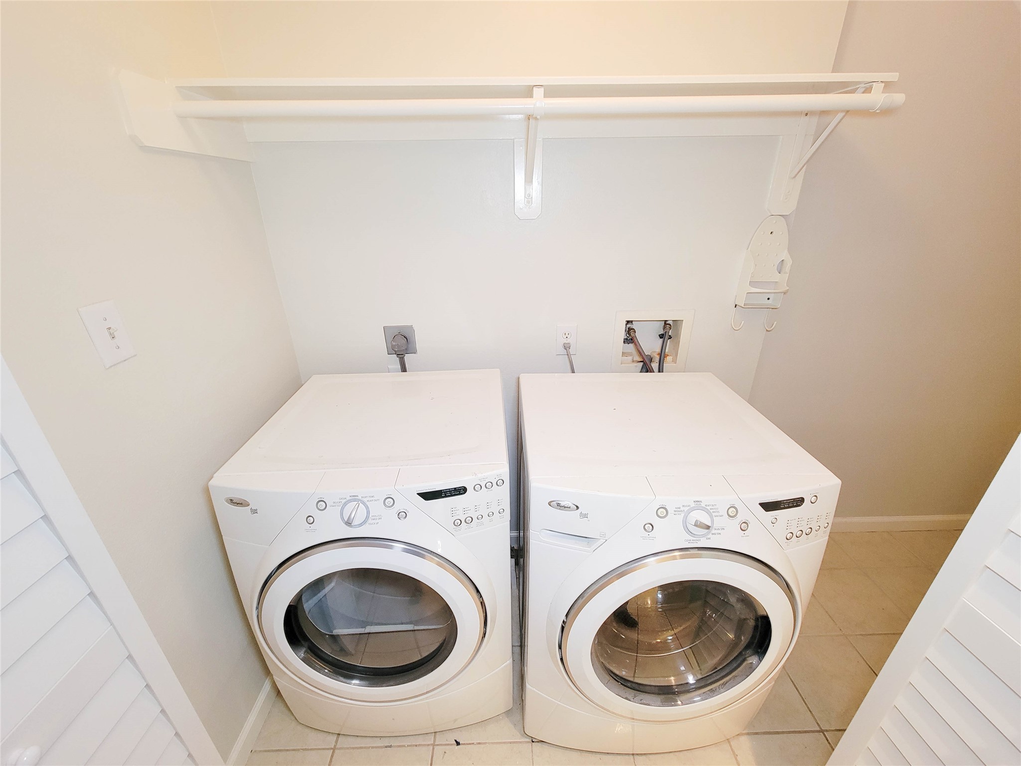 3010 La Branch Street Houston, TX 77004 - Photo 5 of 43 a utility room with dryer and washer