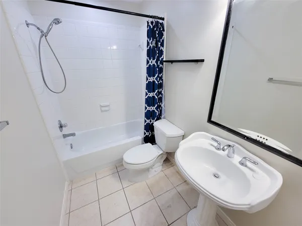 $2,500 | 3010 La Branch Street, Houston, TX 77004