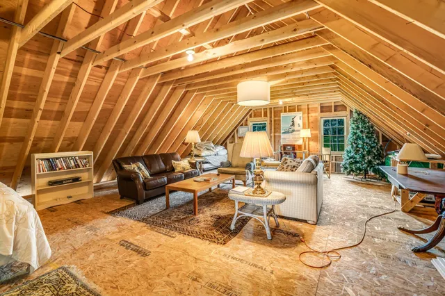 $895,000 | 11 Steamboat Hill Road, Swans Island, ME 04685