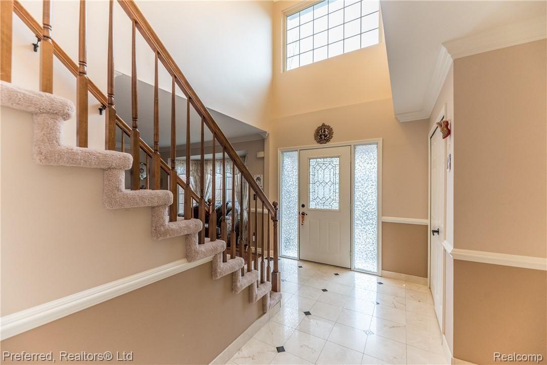 45093 Rolling Ridge Court Canton, MI 48187 - Photo 2 of 33 DSC_0825.jpg