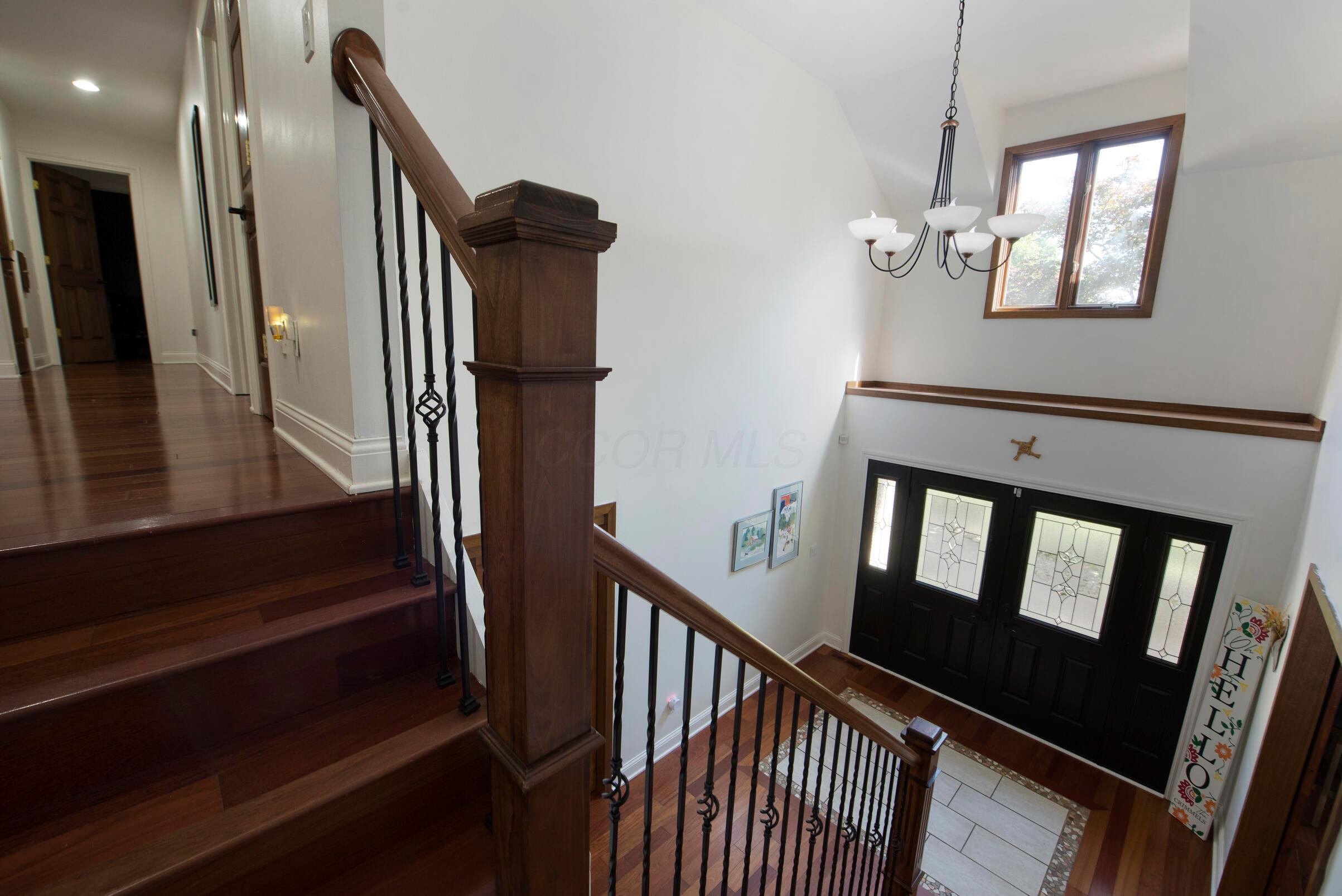 285 Partridge Bend Powell, OH 43065 - Photo 6 of 55 view of foyer