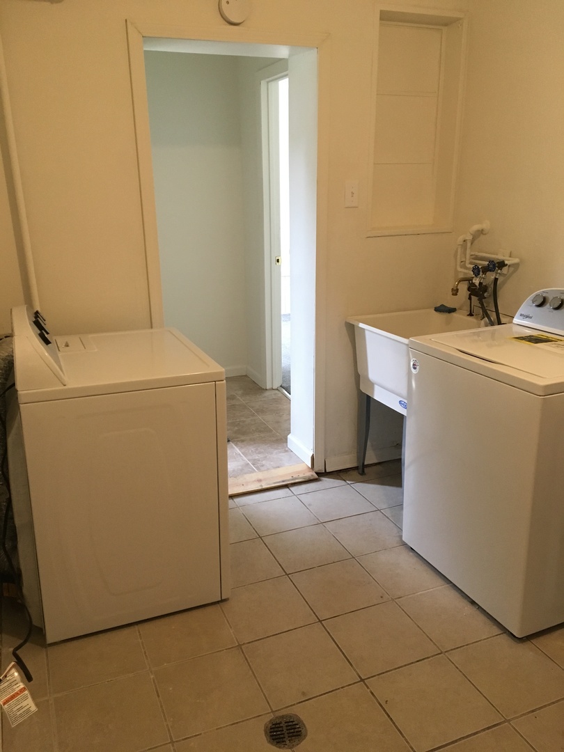 2144 Spruce Road Homewood, IL 60430 - Photo 5 of 13 a utility room with dryer and washer