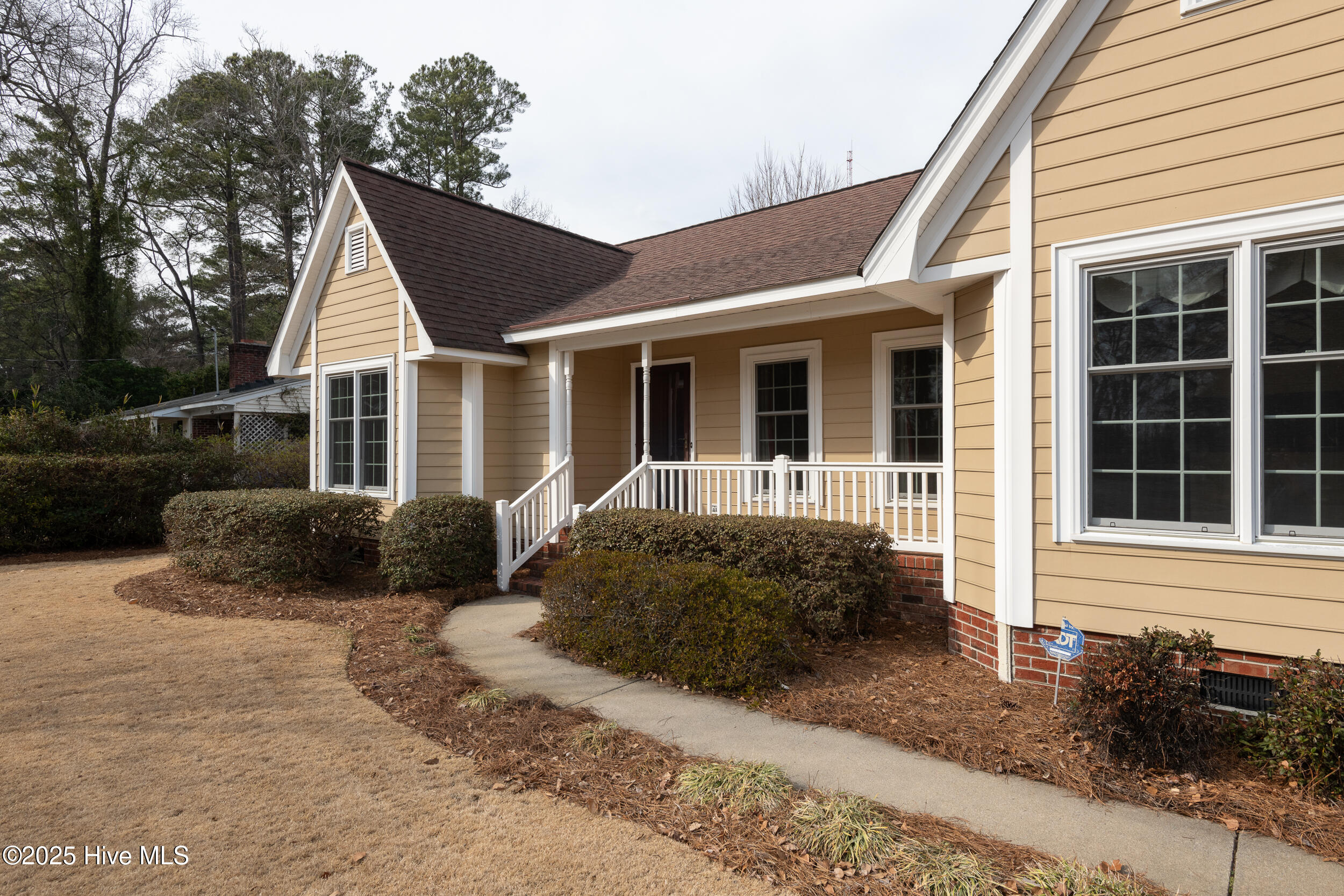 209 Pinewood Road Greenville, NC 27858 - Photo 6 of 37 209_Pinewood-7