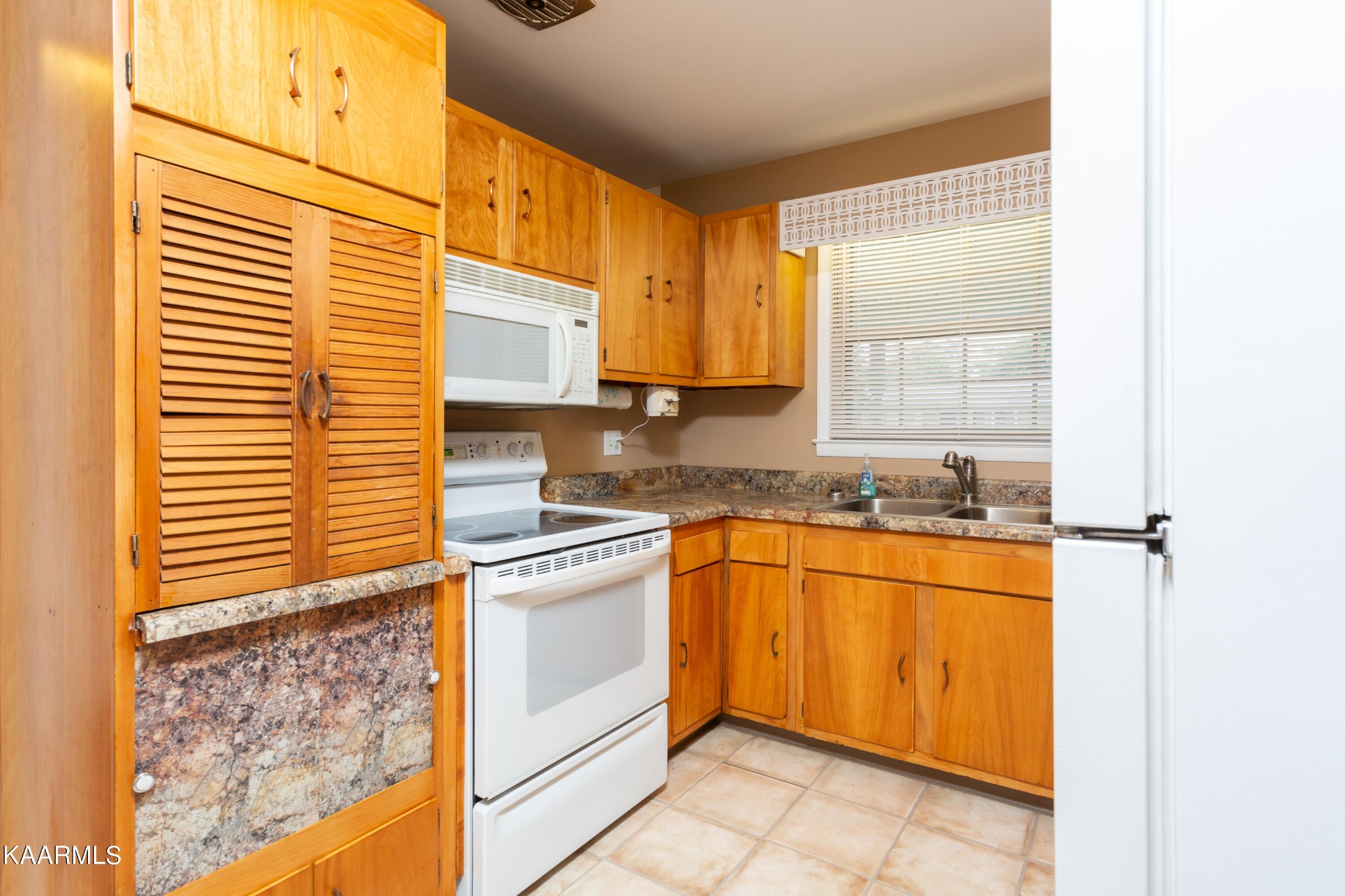 4425 Royalview Road Knoxville, TN 37921 - Photo 4 of 17
