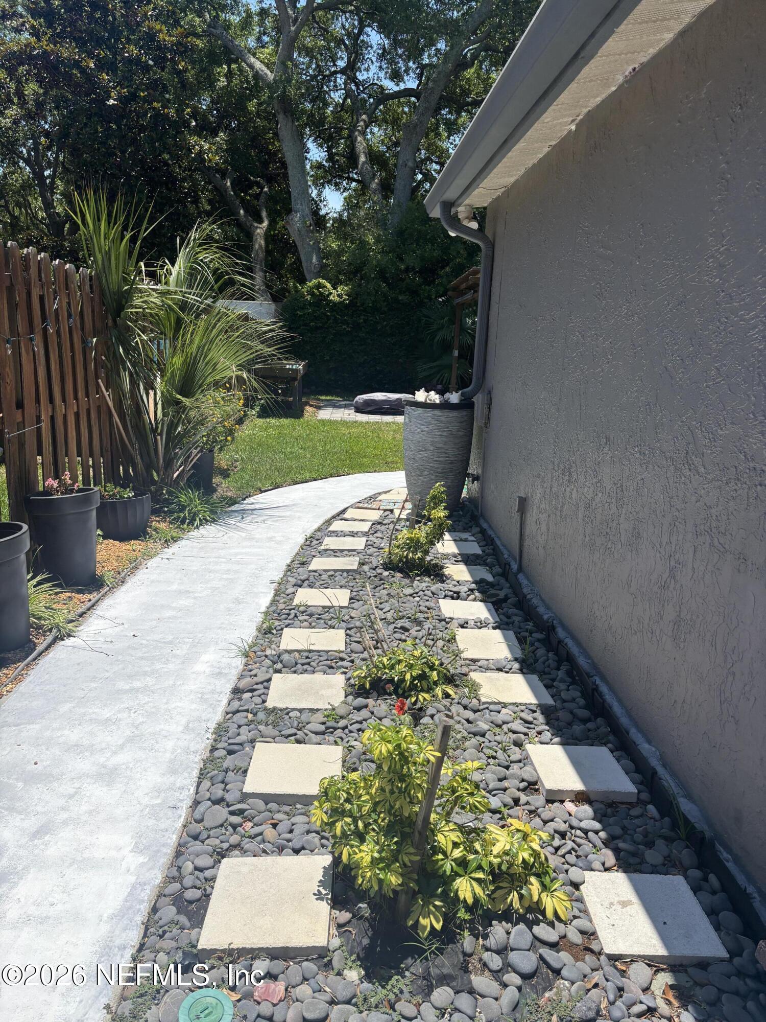 511 Pheasant Run Ponte Vedra Beach, FL 32082 - Photo 22 of 23 Pheasant Run side yard