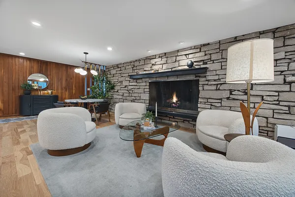 $898,000 | 219 Parkview Drive, Bloomington, IL 61701