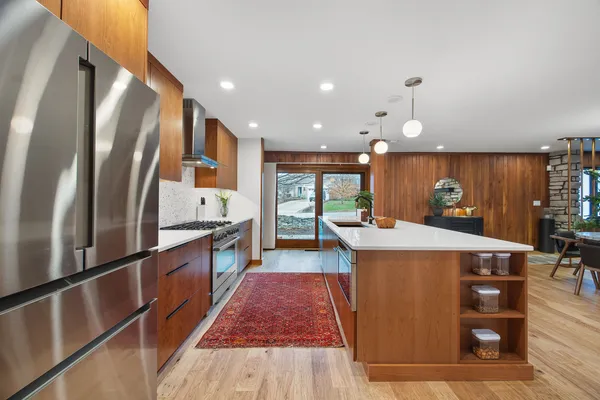 $898,000 | 219 Parkview Drive, Bloomington, IL 61701