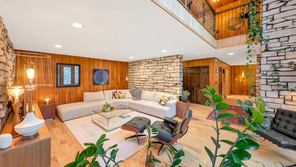 $898,000 | 219 Parkview Drive, Bloomington, IL 61701