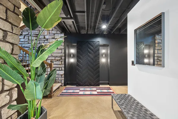 $898,000 | 219 Parkview Drive, Bloomington, IL 61701