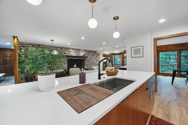 $898,000 | 219 Parkview Drive, Bloomington, IL 61701