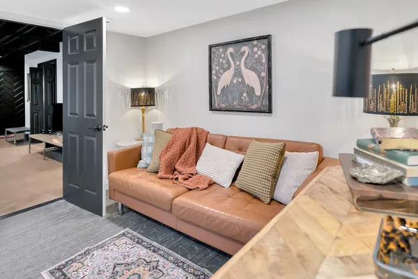 $898,000 | 219 Parkview Drive, Bloomington, IL 61701