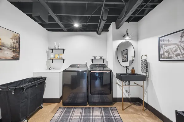 $898,000 | 219 Parkview Drive, Bloomington, IL 61701