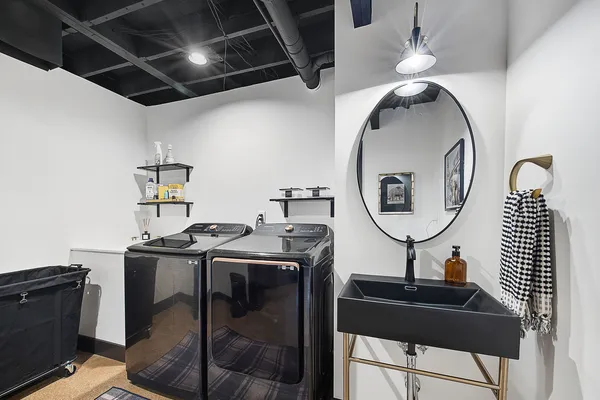 $898,000 | 219 Parkview Drive, Bloomington, IL 61701