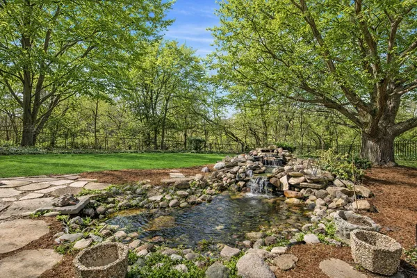 $898,000 | 219 Parkview Drive, Bloomington, IL 61701