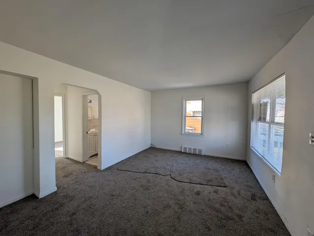 $1,300 | 305 South South Street West, Pontiac, MI 48341