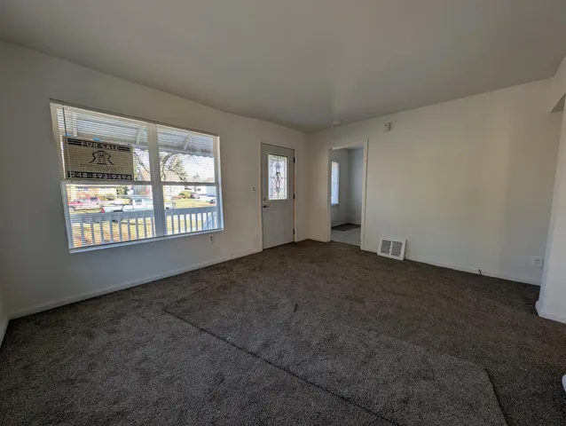 $1,300 | 305 South South Street West, Pontiac, MI 48341