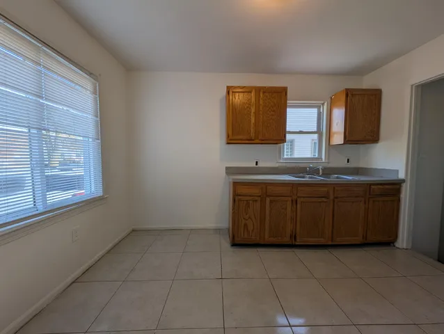 $1,300 | 305 South South Street West, Pontiac, MI 48341