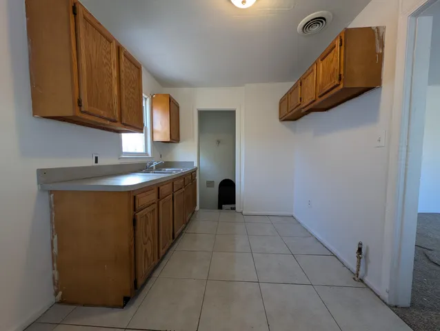 $1,300 | 305 South South Street West, Pontiac, MI 48341