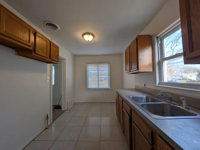 $1,300 | 305 South South Street West, Pontiac, MI 48341