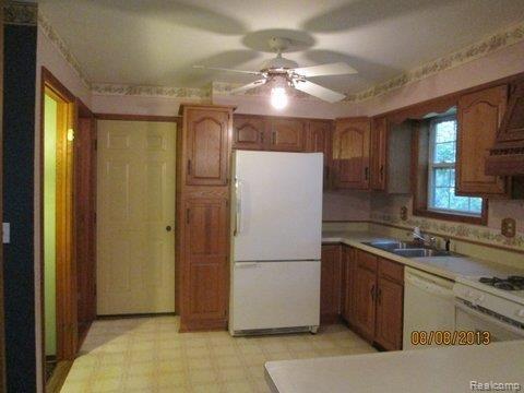 985 Heights Road Lake Orion, MI 48362 - Photo 11 of 16 IMG_8358.JPG