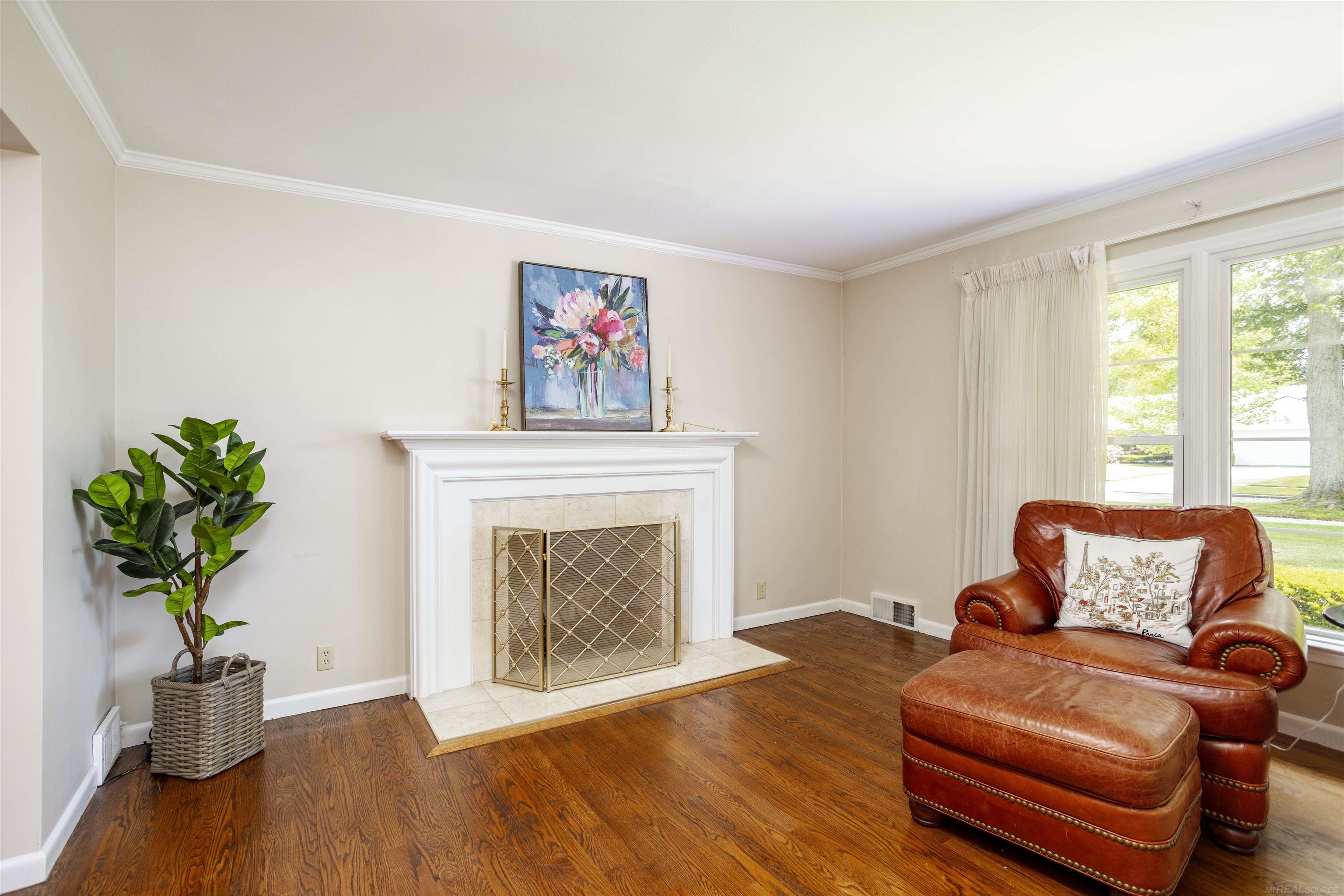 70 Hampton Road Grosse Pointe, MI 48236 - Photo 8 of 56 50112553-7.JPG