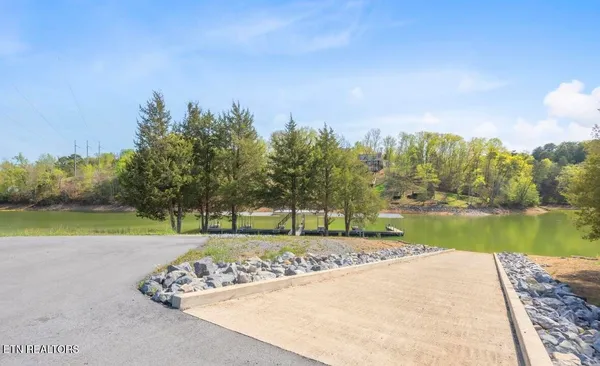 $1,249,000 | 313 Sunrise Trail, Dandridge, TN 37725