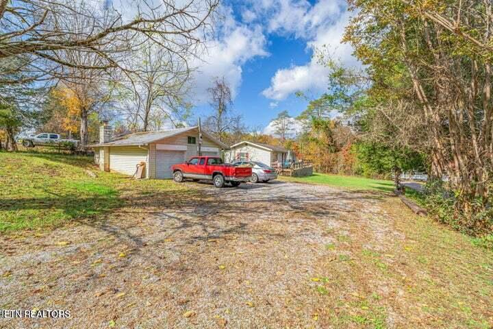 672 Raccoon Valley Road Maynardville, TN 37807 - Photo 14 of 17 Garage Exterior