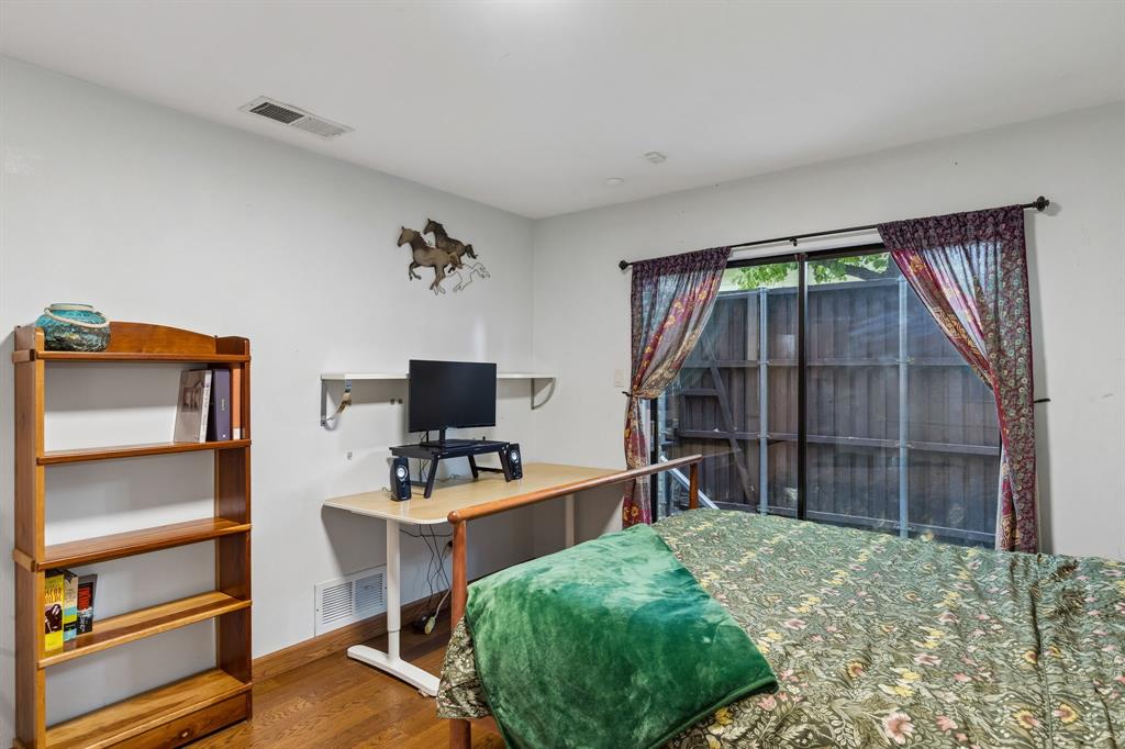 6502 Riverview Lane Dallas, TX 75248 - Photo 23 of 40 Secondary Bedroom, Level 1