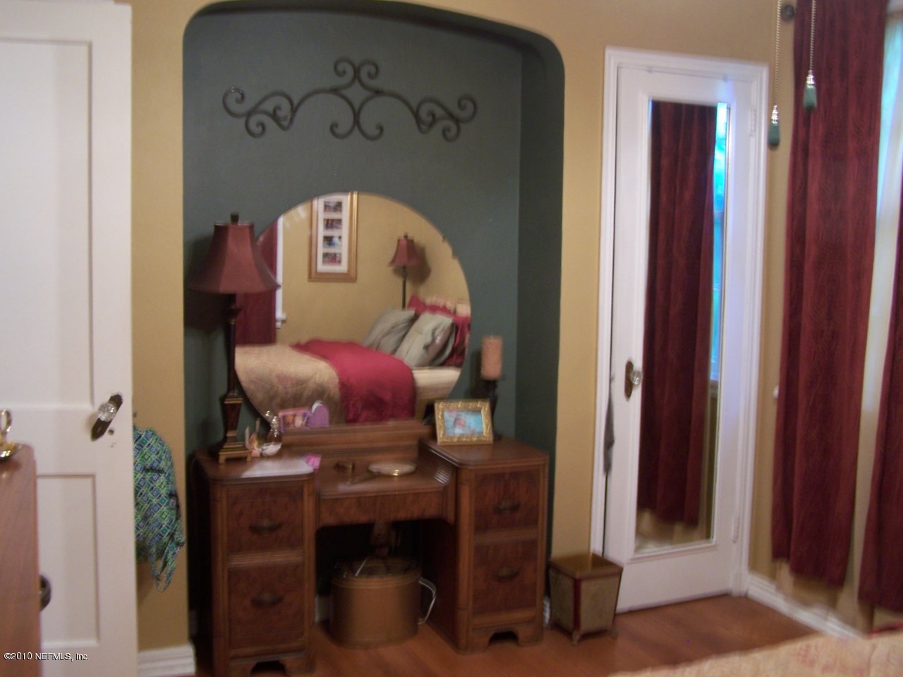 1537 Charon Road Jacksonville, FL 32205 - Photo 7 of 11 recessed wall in mb