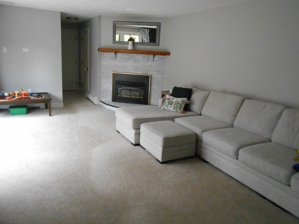 70 Bennett Street Hudson, MA 01749 - Photo 8 of 31 Gallery Image 8