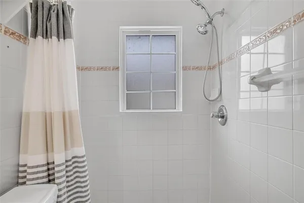 $1,800 | 301 South Central Avenue, Unit 5, Flagler Beach, FL 32136