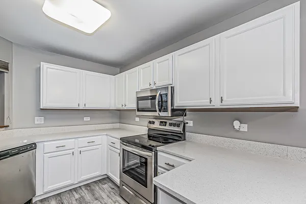 $319,900 | 214 Cathy Lane, Mount Prospect, IL 60056
