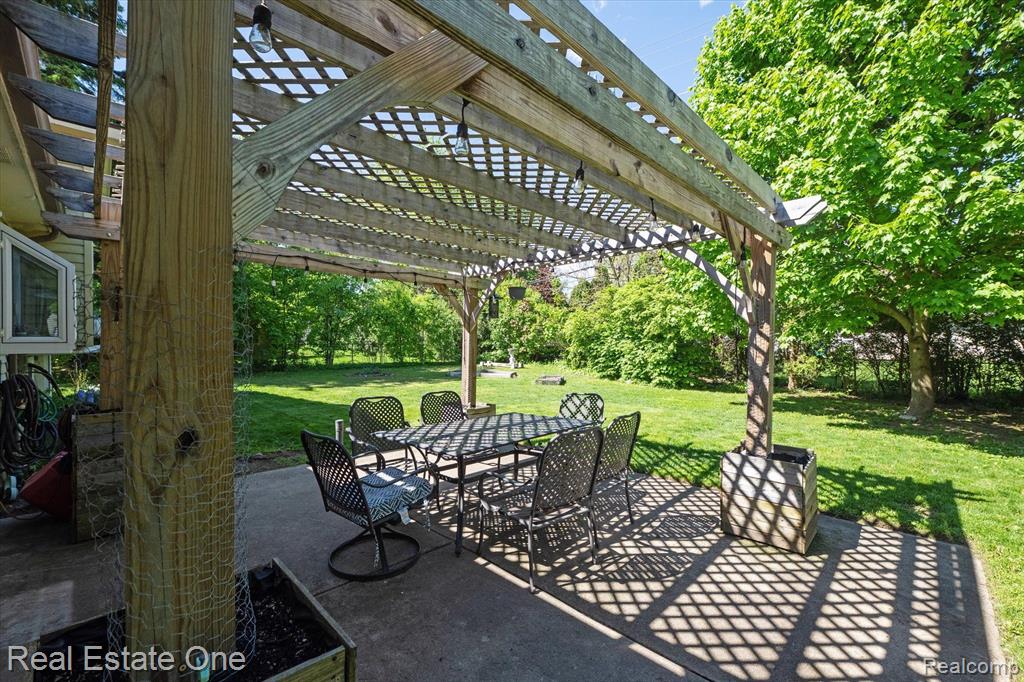 2015 Welch Road Walled Lake, MI 48390 - Photo 17 of 22 Gallery Image 17