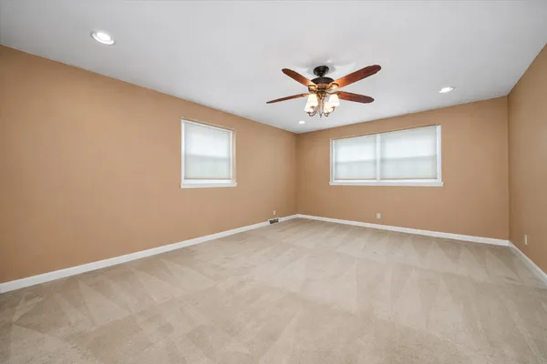 $4,250 | 4407 Howard Avenue, Unit 2, Western Springs, IL 60558