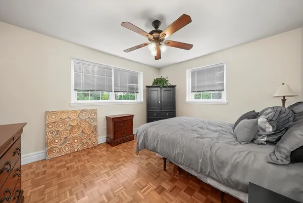 $4,250 | 4407 Howard Avenue, Unit 2, Western Springs, IL 60558