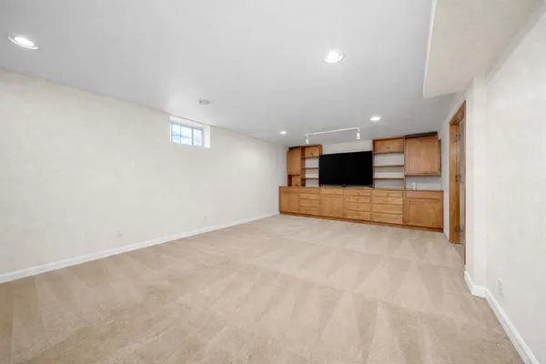 $4,250 | 4407 Howard Avenue, Unit 2, Western Springs, IL 60558