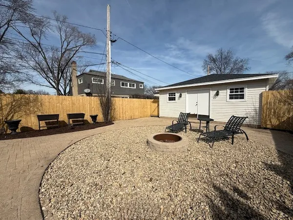 $4,250 | 4407 Howard Avenue, Unit 2, Western Springs, IL 60558