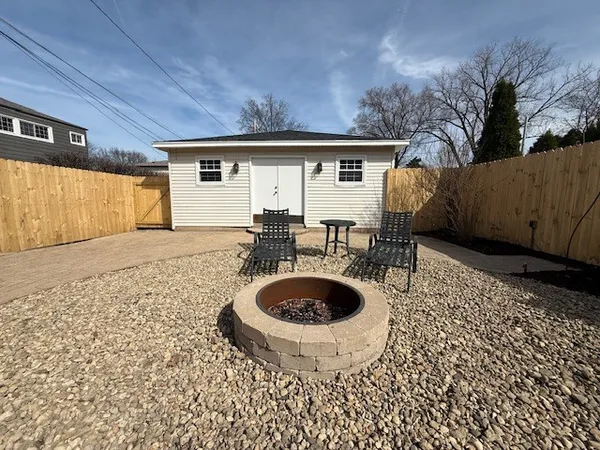 $4,250 | 4407 Howard Avenue, Unit 2, Western Springs, IL 60558