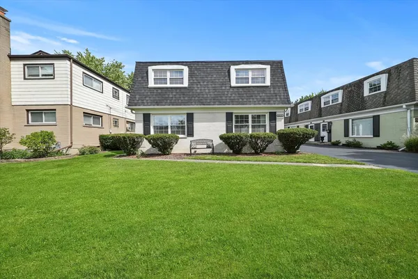 $4,250 | 4407 Howard Avenue, Unit 2, Western Springs, IL 60558