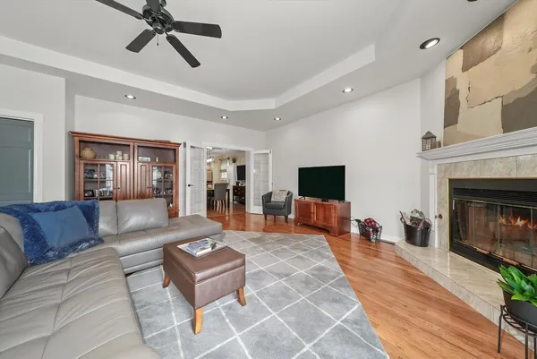 $4,250 | 4407 Howard Avenue, Unit 2, Western Springs, IL 60558