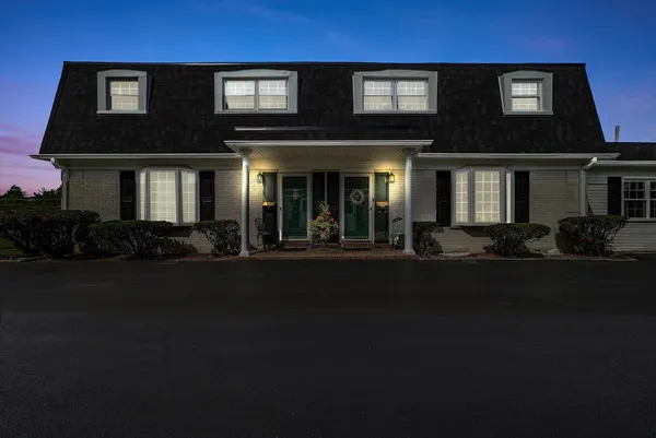 $4,250 | 4407 Howard Avenue, Unit 2, Western Springs, IL 60558