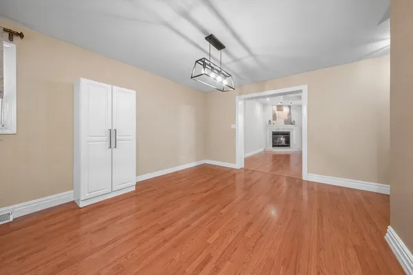 $4,250 | 4407 Howard Avenue, Unit 2, Western Springs, IL 60558