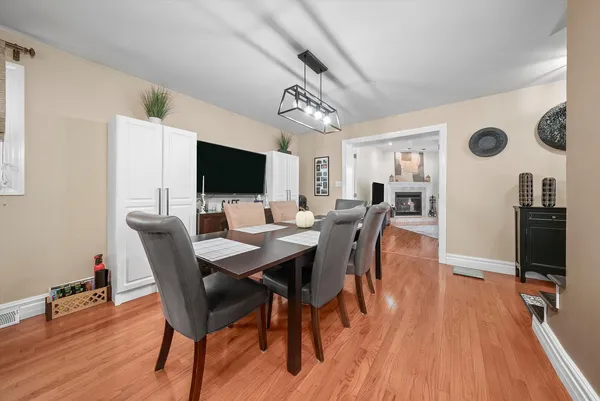 $4,250 | 4407 Howard Avenue, Unit 2, Western Springs, IL 60558